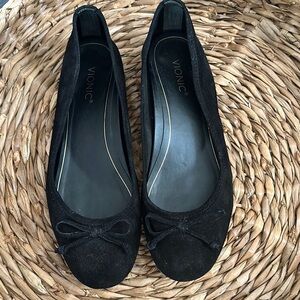 Vionic Women's Black Ballet Flats